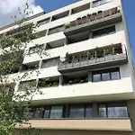 Bl Luxury Apartment, 24hr Self Check-in, Free Private Garage Parking, Panoramic Views From Balcony, 5 Minute Walk To Center *