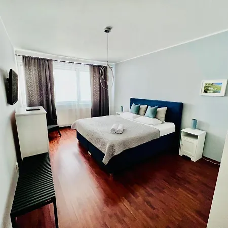 Bl Luxury Apartment, 24hr Self Check-in, Free Private Garage Parking, Panoramic Views From Balcony, 5 Minute Walk To Center