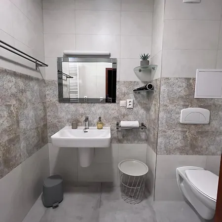 아파트 Bl Luxury Apartment, 24hr Self Check-in, Free Private Garage Parking, Panoramic Views From Balcony, 5 Minute Walk To Center *